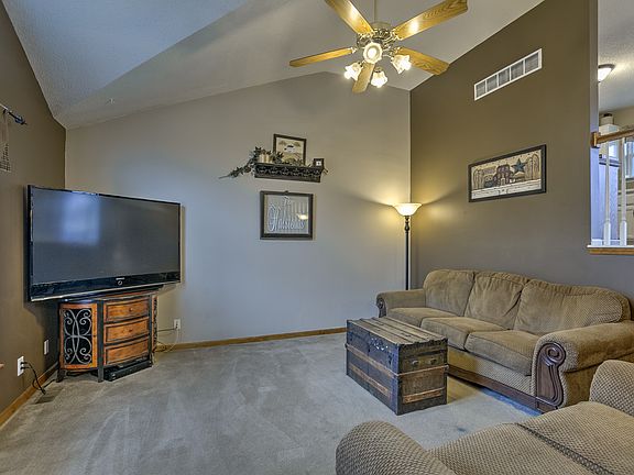 5th image of 18615 Woodruff St