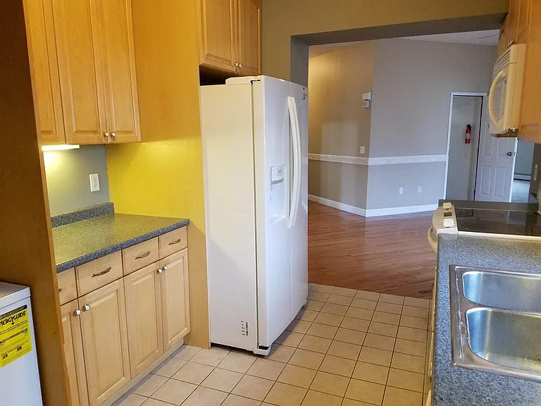585 Beech St N #1 — Photo 3