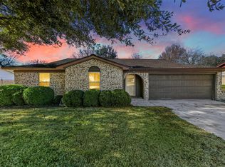 109 Lochness Ln, Benbrook, TX 76126