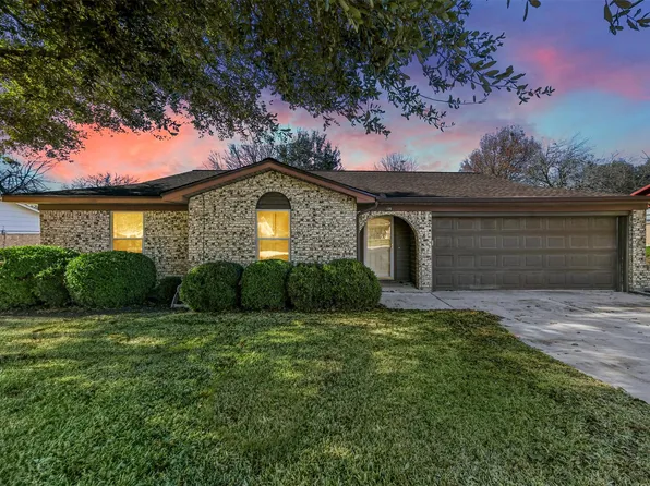 109 Lochness Ln, Benbrook, TX 76126