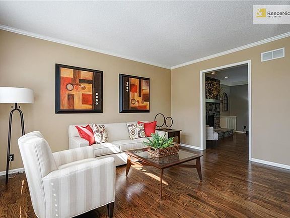 4th image of 15312 Rosewood St
