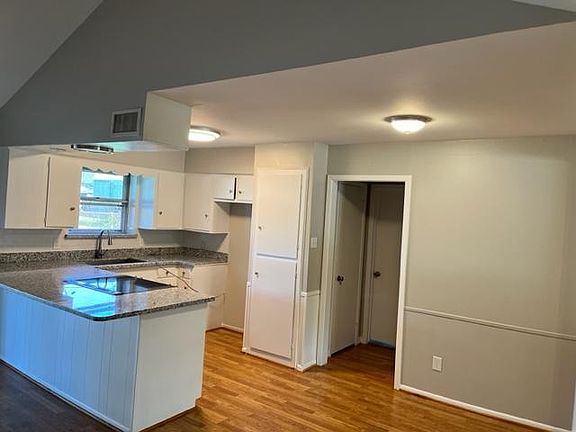 3rd image of 13602 Lynnwood Ln