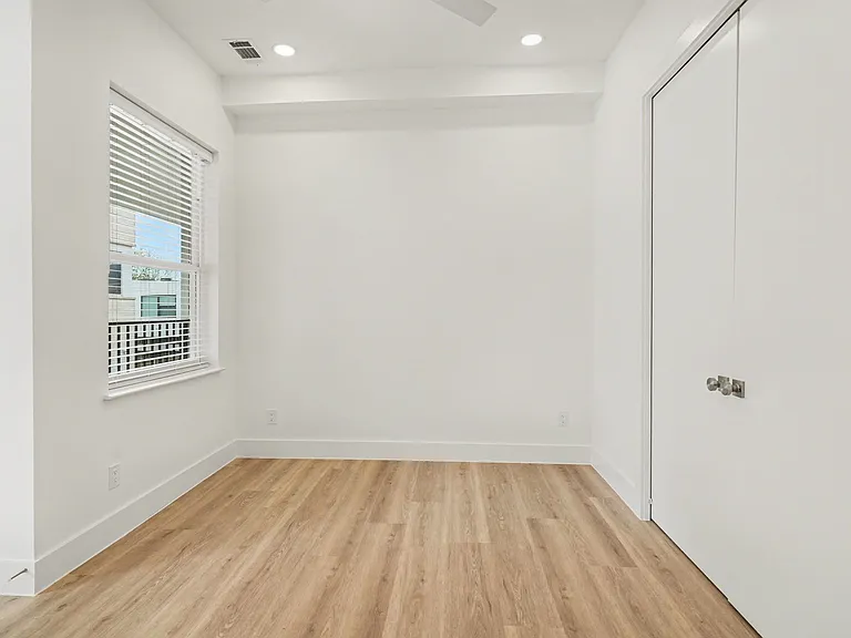 2217 N Fitzhugh Ave #204 — Photo 26
