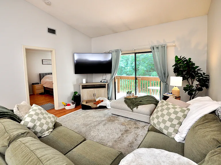 30 Simsbury Lndg #30 — Photo 23