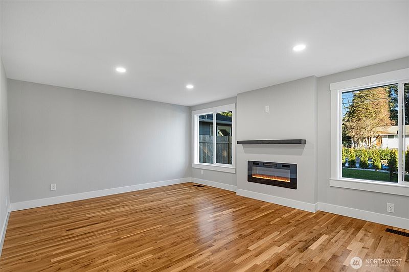 4th image of 655 Union Ave NE
