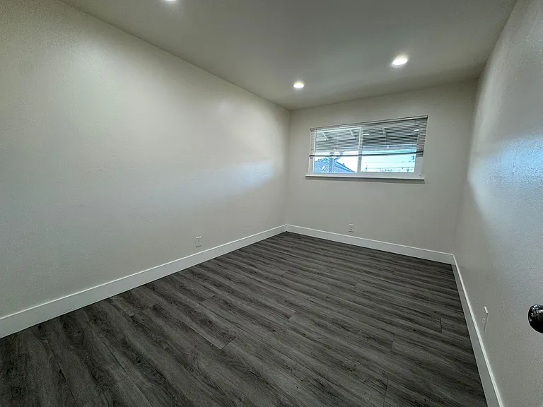 333 Dumont Ave #6 — Photo 4