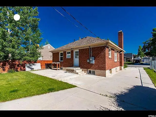 1550 E Westminster Ave — Photo 25