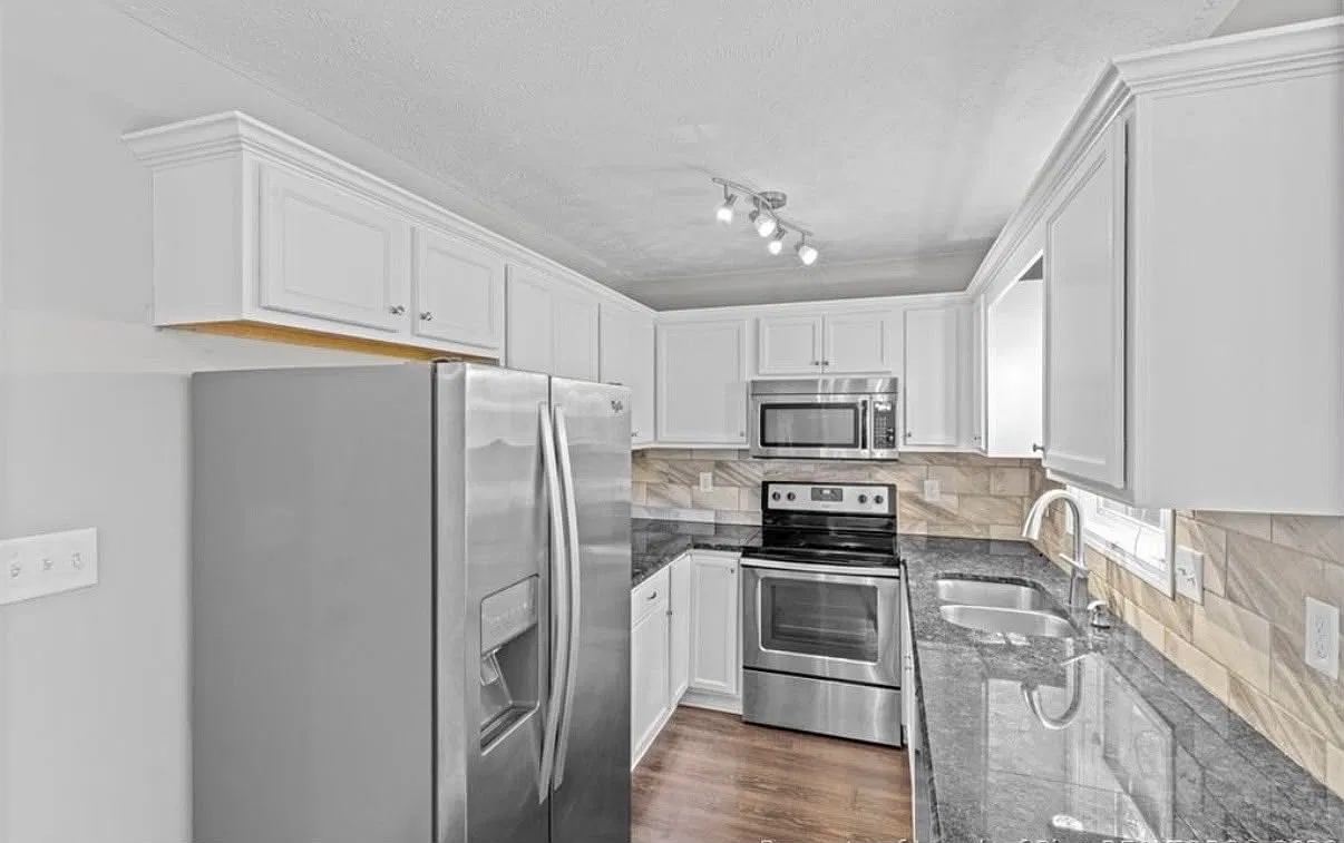 3 bed, 1349 sqft, $1,800 — Photo 4