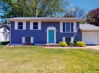 1804 9th Ave, Camanche, IA 52730