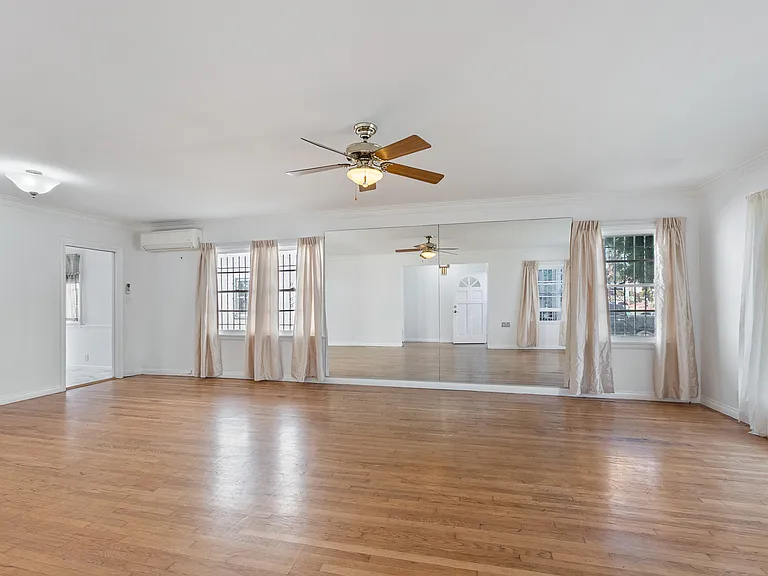 1429 Ellsmere Ave — Photo 2