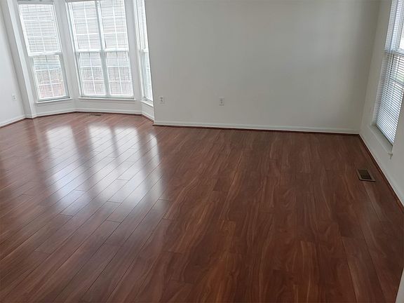 5th image of 42 Fletcher Dr