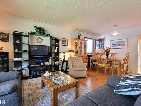 5th image of 15717 92nd Ave NW