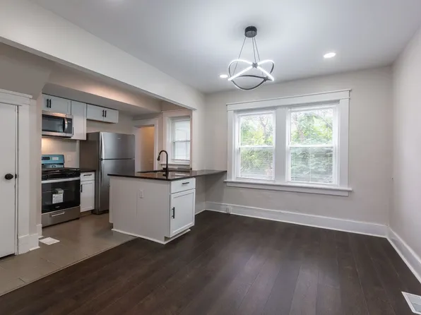 Nicely remodeled Townhomes near Blackstone/Midtown