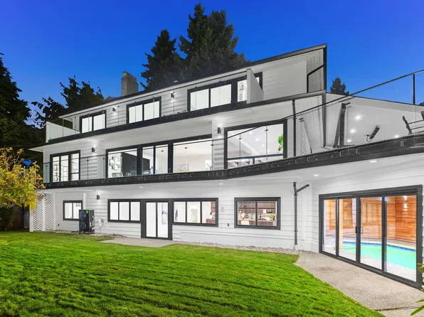 4325 Delbrook Ave, North Vancouver, BC V7N 4A5