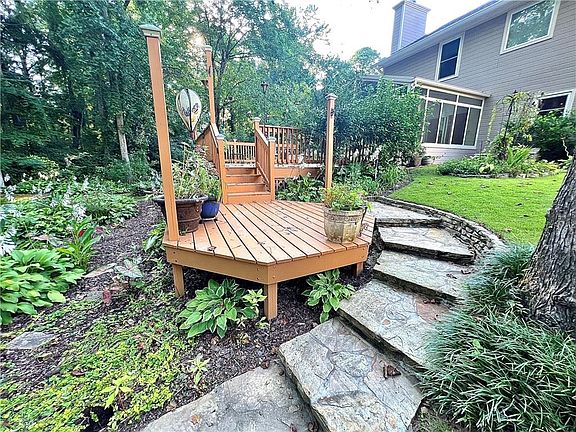 5th image of 313 Briar Creek Cir