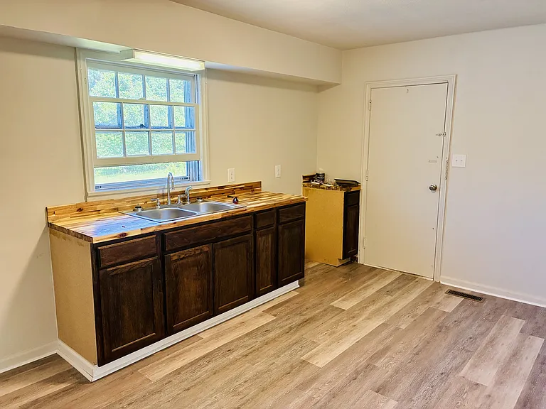 806 Miller Ave — Photo 4