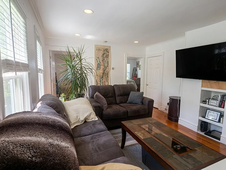 18 Russell St #1 — Photo 9