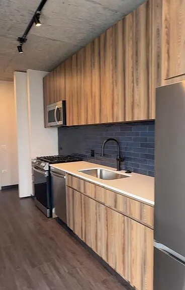 2165 W Lake St #414 — Photo 2