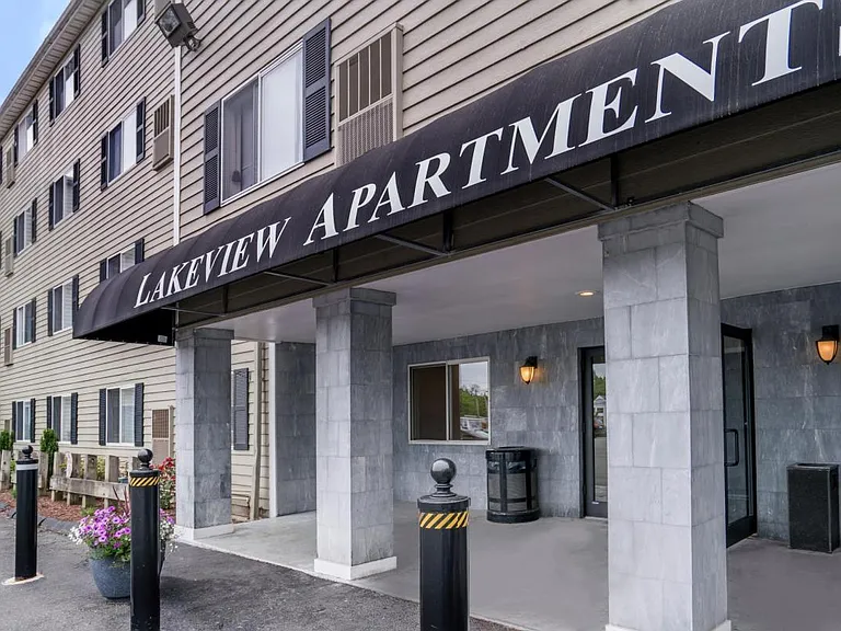 Lakeview — Photo 43
