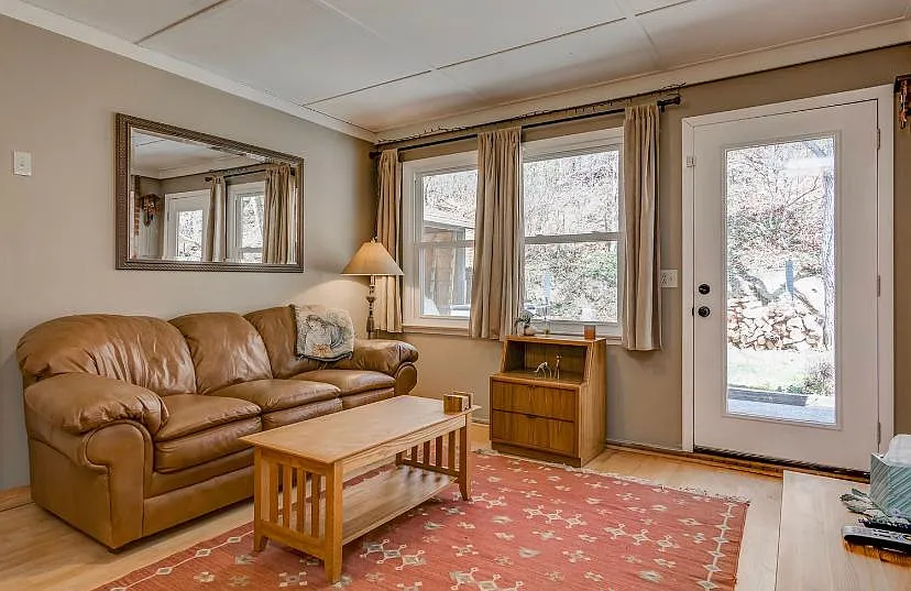 3 bed, 1600 sqft, $3,150 — Photo 4