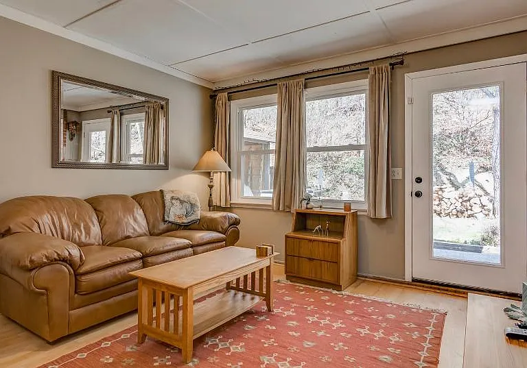 108 Jeanie Ave — Photo 4