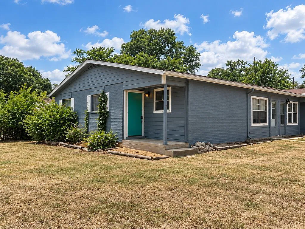3 bed, 1.0 bath, 1300 sqft, $1,400 — Photo 1