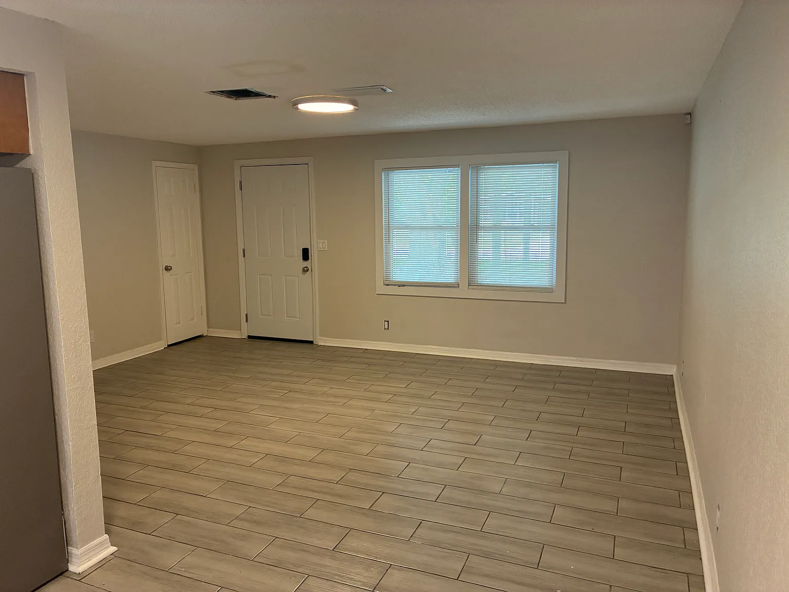 4 bed, 2061 sqft, $2,750 — Photo 4