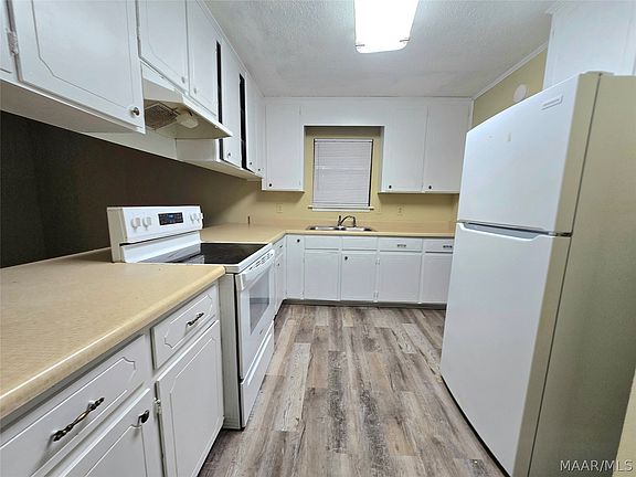 5th image of 2106 Capitol Ave