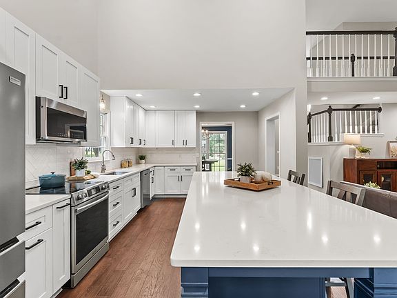 3rd image of 2030 Clayburn Dr