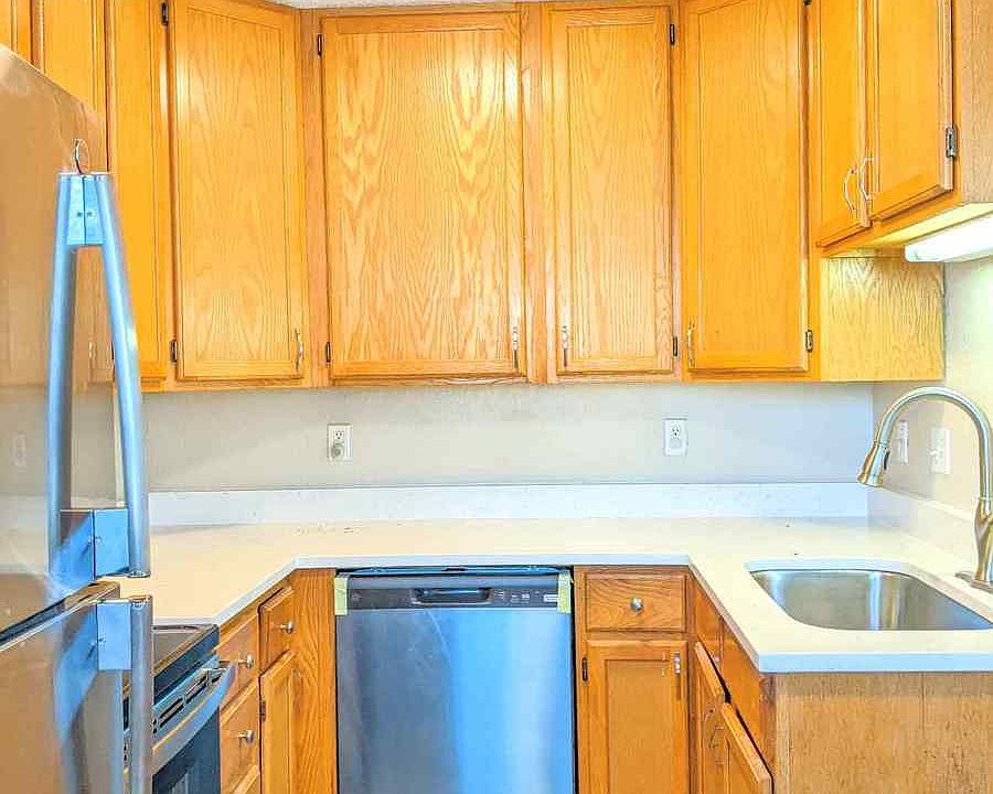 1st image of 976 Robert St S APT 107