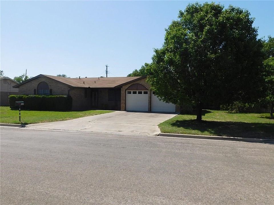 BEAUTIFUL CURB APPEAL
