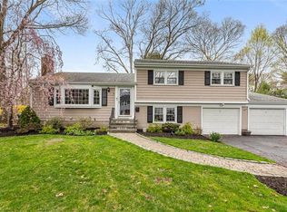 7 Meadowbrook Dr, Barrington, RI 02806
