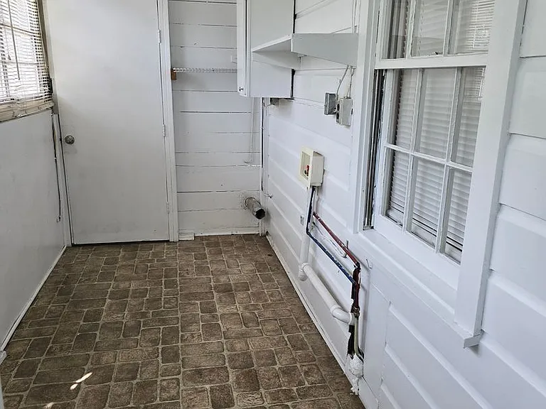 919 Chester Cir — Photo 9