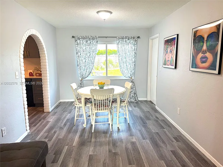 1063 Wexford Way — Photo 5