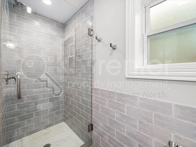 4230 N Oriole Ave — Photo 19