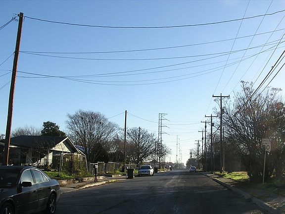 5th image of 4931 Eldridge Ave