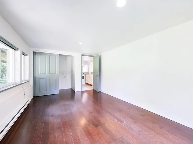 3775 Emerald Dr — Photo 30