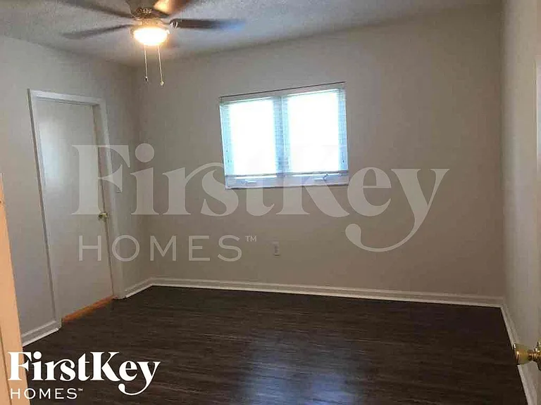 833 Wee Burn St — Photo 14