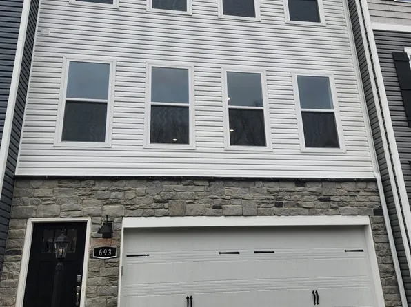 693 Olivia St, Pittsburgh, PA 15205