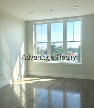 4th image of 434 McGrath Hwy #401