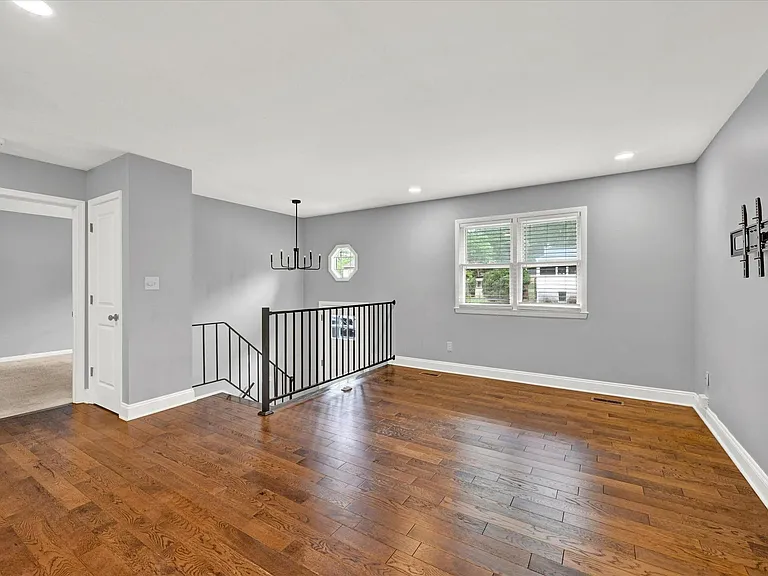 531 Kenmore Rd — Photo 4