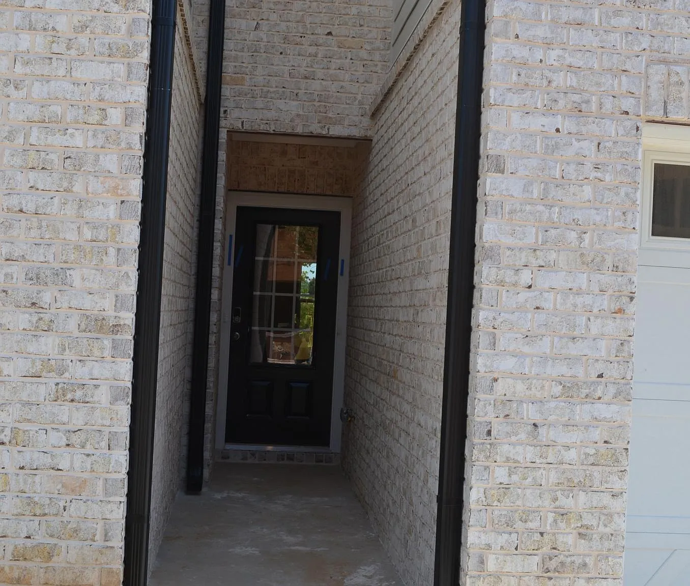 3 bed, 2.5 bath, 1818 sqft, $2,350 — Photo 2