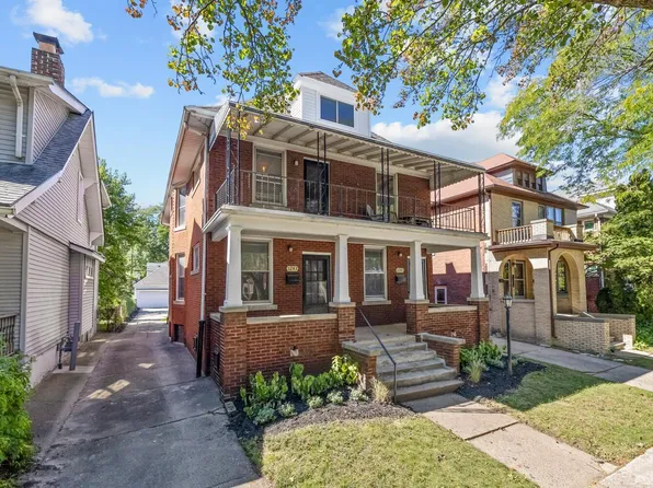1243 Lakepointe St #1245, Grosse Pointe, MI 48230