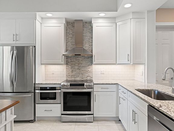 4th image of 15 Harbour Isle Drive #102