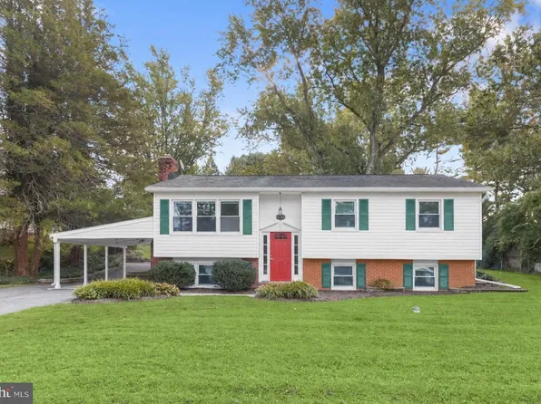 6015 Fairfield Ln, Sykesville, MD 21784