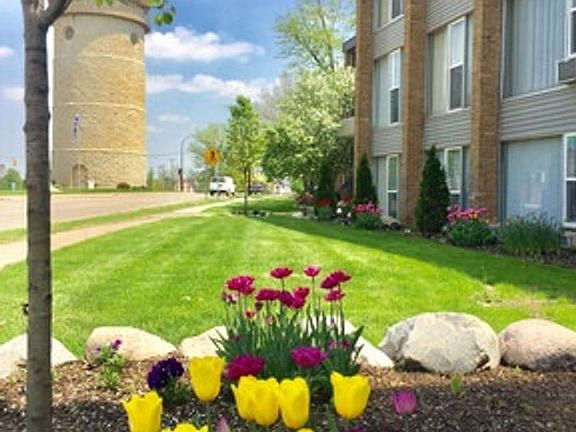 2nd image of 913 Washtenaw Ave #27