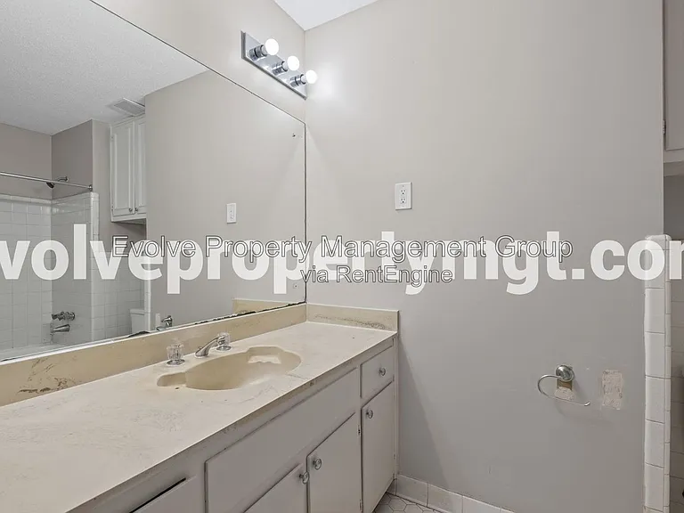 5331 Pipers Gap Dr — Photo 14