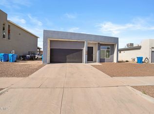 909 Mormon Tea Dr, Socorro, TX 79927