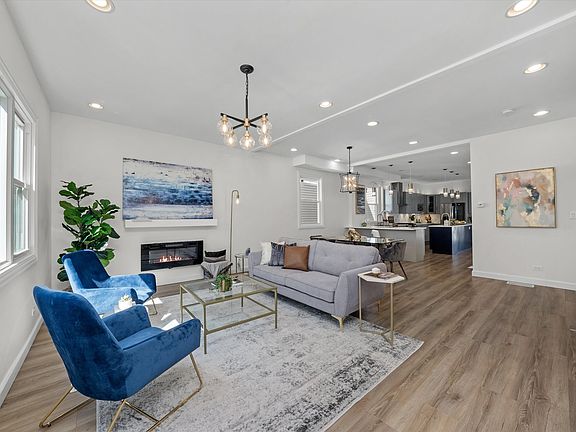 3rd image of 5020 W Waveland Ave