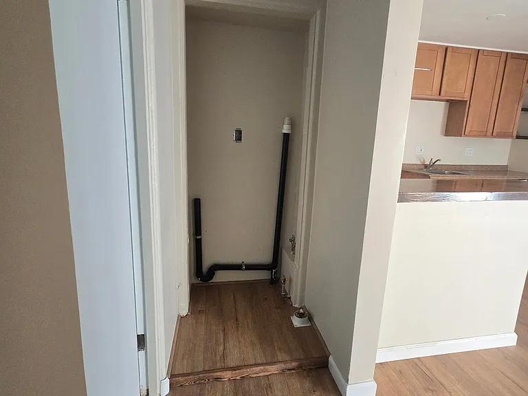245 4th Ave #1 — Photo 4